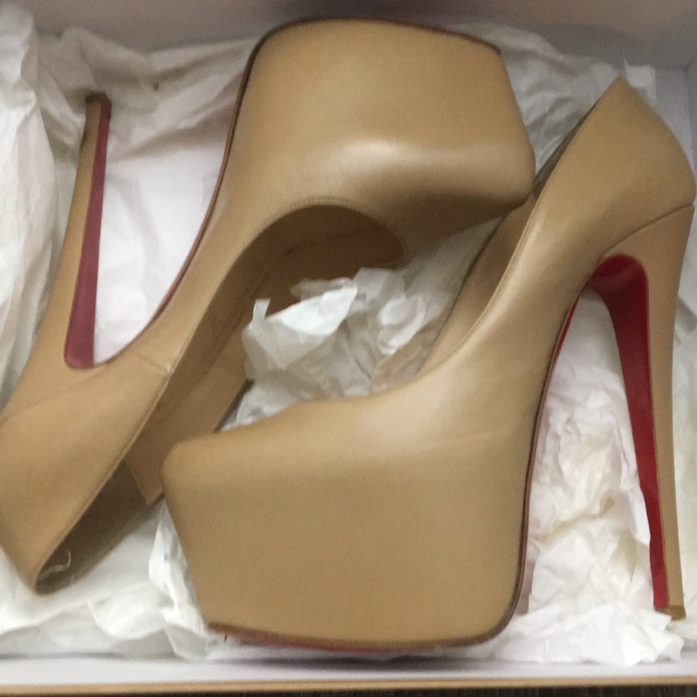 Nude platform Christian Louboutin